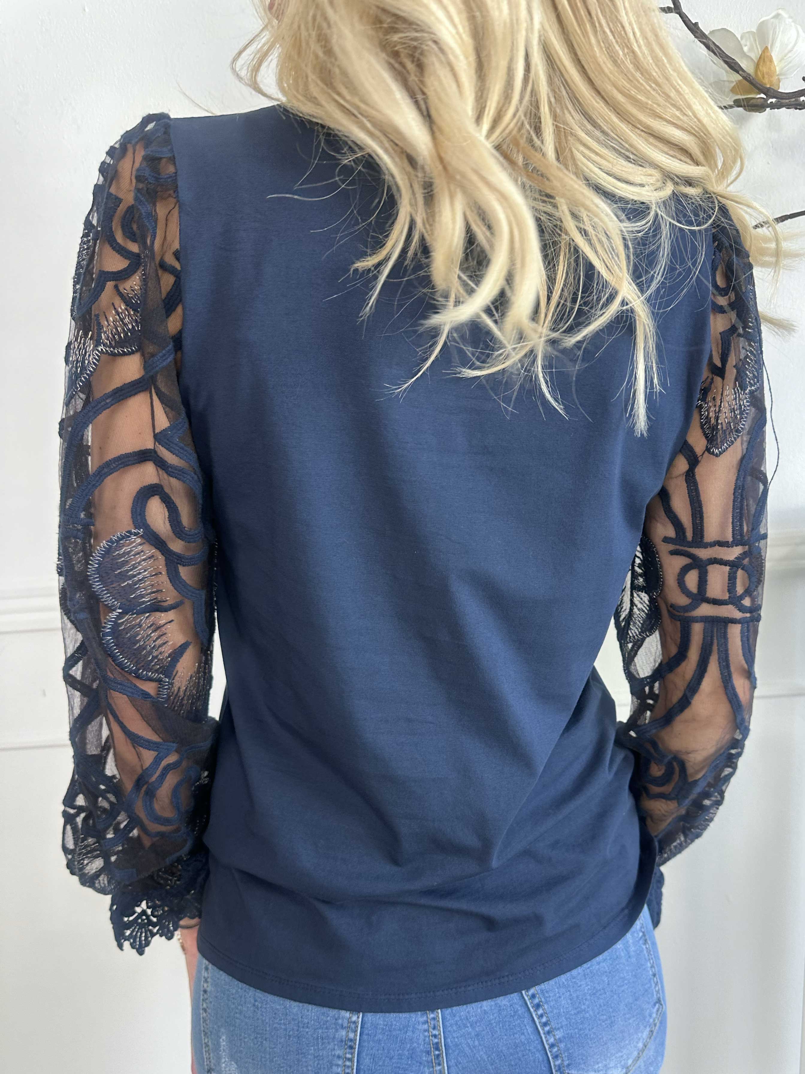 Nadine L/S - Sød bluse med blondeærmer